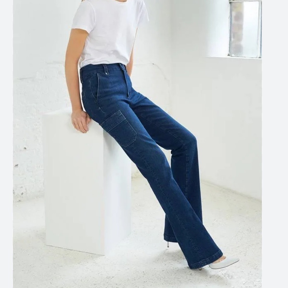 PAIGE Dion High Rise Bootcut Cargo Jeans in Gracie Lou, size 26, EUC - Picture 3 of 15